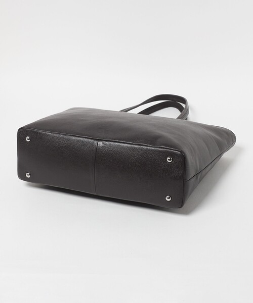 A DAY IN THE LIFE UNITED ARROWS(アデイインザライフユナイテッドアローズ)の「シュリンク レザー トートバッグ 2<A DAY IN THE LIFE>(トートバッグ・メンズ・ブラック/ダークブラウン・FREE)」の7枚目の写真
