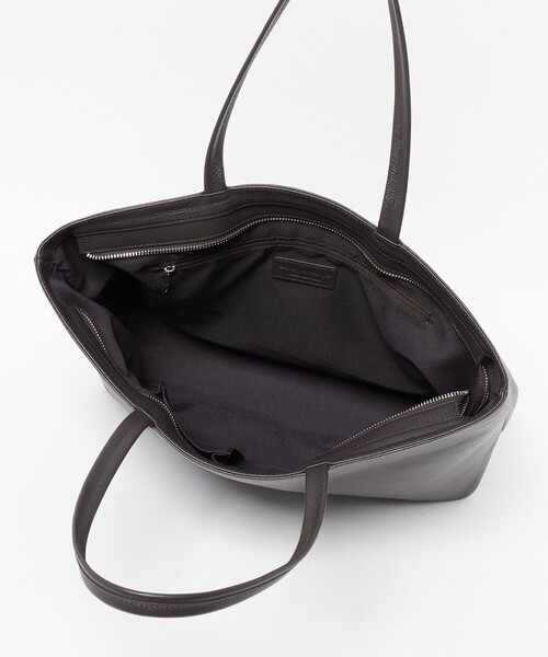A DAY IN THE LIFE UNITED ARROWS(アデイインザライフユナイテッドアローズ)の「シュリンク レザー トートバッグ 2<A DAY IN THE LIFE>(トートバッグ・メンズ・ブラック/ダークブラウン・FREE)」の8枚目の写真