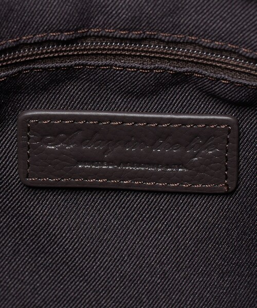 A DAY IN THE LIFE UNITED ARROWS(アデイインザライフユナイテッドアローズ)の「シュリンク レザー トートバッグ 2<A DAY IN THE LIFE>(トートバッグ・メンズ・ブラック/ダークブラウン・FREE)」の11枚目の写真