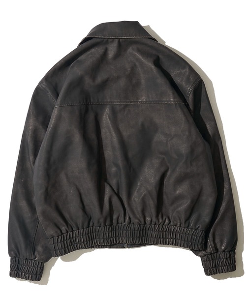 ADPOSION(アドポーション)の「ヴィンテージライク 合成皮革 ステンカラーブルゾン / ミリタリージャケット(ブルゾン・メンズ・ブラック/ダークブラウン・MEDIUM/LARGE/X-LARGE)」の4枚目の写真