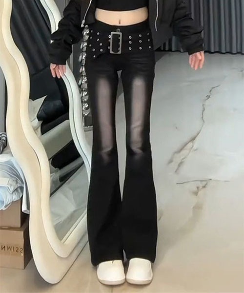 gossip!ロサンゼルス(ゴシップロサンゼルス)の「ベルトアクセント フレアデニムパンツ(デニムパンツ・レディース・チャコールグレー・S/L)」の2枚目の写真