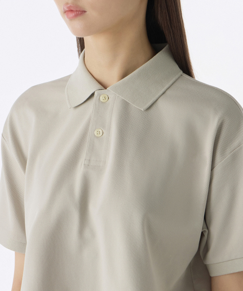 MUSINSA STANDARD WOMAN（ムシンサスタンダードウーマン）の「[クールタンダード] ウィメンズ リラックスド クロップ ピケ ポロシャツ [マッシュルーム]（ポロシャツ・レディース・その他・LARGE/MEDIUM/SMALL/X-SMALL）」の3枚目の写真