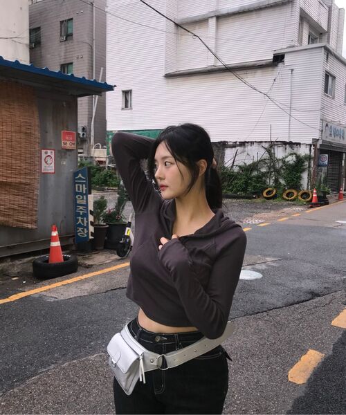 MUSINSA STANDARD WOMAN（ムシンサスタンダードウーマン）の「ウィメンズリブスリムフード付き長袖Tシャツ[ダークグレー]（パーカー・レディース・その他・LARGE/MEDIUM/SMALL/X-SMALL/X-LARGE）」の7枚目の写真