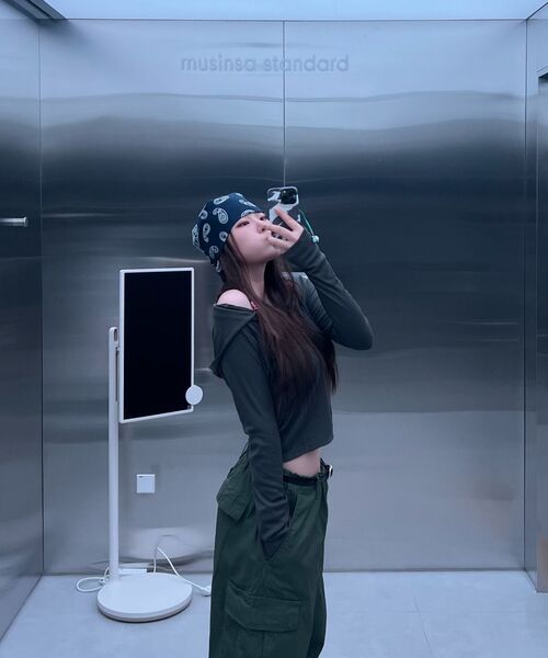MUSINSA STANDARD WOMAN（ムシンサスタンダードウーマン）の「ウィメンズリブスリムフード付き長袖Tシャツ[ダークグレー]（パーカー・レディース・その他・LARGE/MEDIUM/SMALL/X-SMALL/X-LARGE）」の9枚目の写真
