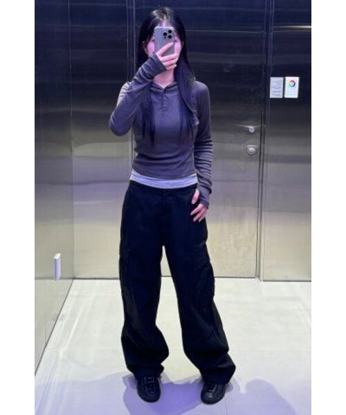 MUSINSA STANDARD WOMAN（ムシンサスタンダードウーマン）の「ウィメンズリブスリムフード付き長袖Tシャツ[ダークグレー]（パーカー・レディース・その他・LARGE/MEDIUM/SMALL/X-SMALL/X-LARGE）」の2枚目の写真