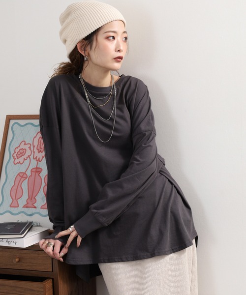 atONE(アットワン)の「オーバーサイズ裾ラウンドカットソー(Tシャツ/カットソー・レディース・オフホワイト/チャコールグレー/カーキ/モカ/ブラック・4L~5L/LL~3L/M-L)」の3枚目の写真
