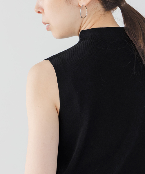 Noble（ノーブル）の「《追加》ボトルネックスリーブレスニット（ニット/セーター・レディース・ブラック/アイボリー/モカ・FREE）」の11枚目の写真