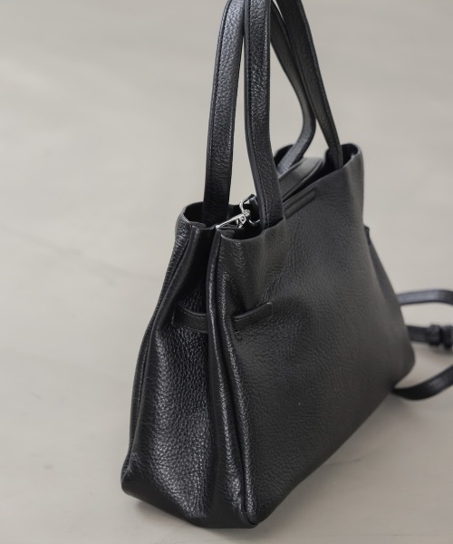 Bou Jeloud（ブージュルード）の「ベルテッドバック（トートバッグ・レディース・ブラック/グレイッシュベージュ/シルバー・ONESIZE）」の4枚目の写真