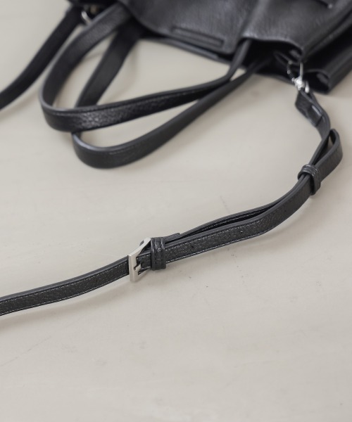 Bou Jeloud（ブージュルード）の「ベルテッドバック（トートバッグ・レディース・ブラック/グレイッシュベージュ/シルバー・ONESIZE）」の8枚目の写真