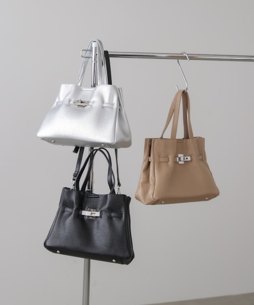 Bou Jeloud（ブージュルード）の「ベルテッドバック（トートバッグ・レディース・ブラック/グレイッシュベージュ/シルバー・ONESIZE）」の11枚目の写真