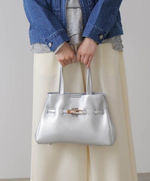 Bou Jeloud（ブージュルード）の「ベルテッドバック（トートバッグ・レディース・ブラック/グレイッシュベージュ/シルバー・ONESIZE）」の14枚目の写真