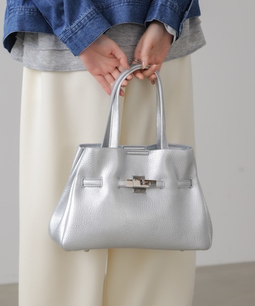 Bou Jeloud（ブージュルード）の「ベルテッドバック（トートバッグ・レディース・ブラック/グレイッシュベージュ/シルバー・ONESIZE）」の15枚目の写真