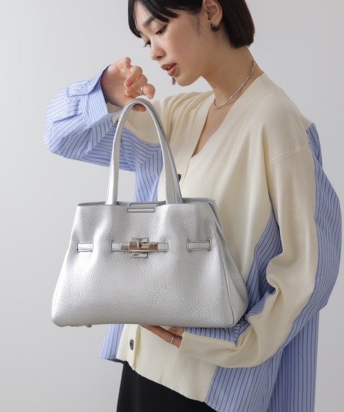 Bou Jeloud（ブージュルード）の「ベルテッドバック（トートバッグ・レディース・ブラック/グレイッシュベージュ/シルバー・ONESIZE）」の16枚目の写真