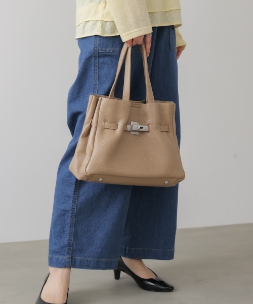 Bou Jeloud（ブージュルード）の「ベルテッドバック（トートバッグ・レディース・ブラック/グレイッシュベージュ/シルバー・ONESIZE）」の21枚目の写真