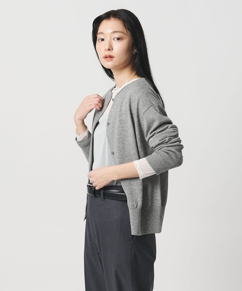 MARW UNITED ARROWS(マルゥ ユナイテッドアローズ)の「<MARW UNITED ARROWS>クルーネック カーディガン(カーディガン/ボレロ・レディース・グレー系/オフホワイト/ブラック・FREE)」の5枚目の写真