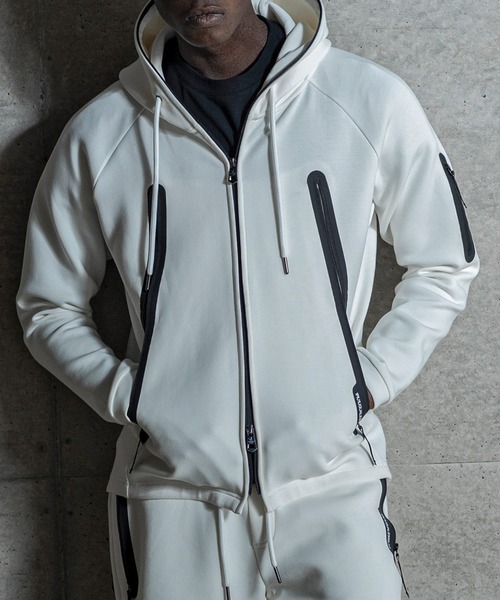 1PIU1UGUALE3 RELAX (ウノピゥウノウグァーレトレ リラックス)の「1PIU1UGUALE3 RELAX(ウノピゥウノウグァーレトレ リラックス)バーティカルポケット テックパーカー(パーカー・メンズ・ホワイト/ブラック/グレー・XL/L/M/S/XXL)」の1枚目の写真