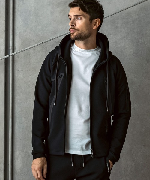 1PIU1UGUALE3 RELAX (ウノピゥウノウグァーレトレ リラックス)の「1PIU1UGUALE3 RELAX(ウノピゥウノウグァーレトレ リラックス)バーティカルポケット テックパーカー(パーカー・メンズ・ホワイト/ブラック/グレー・XL/L/M/S/XXL)」の2枚目の写真