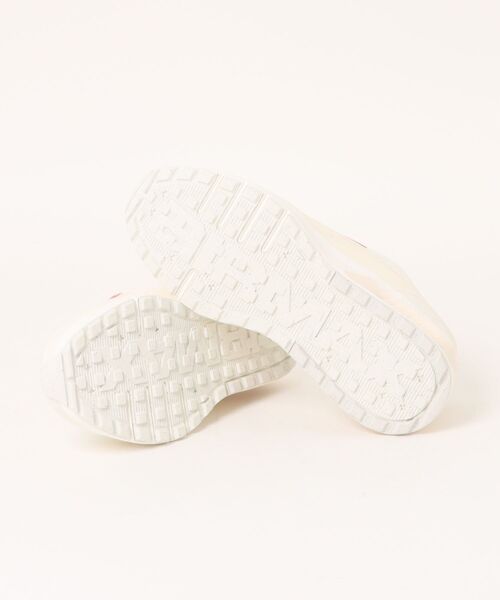 NIKE（ナイキ）の「NIKE ナイキ W AIR MAX BIA レディーススニーカー(ウィメンズエアマックスビア) IO9414-002 ソフトパール/ピオニー/チョーク/セイル（スニーカー・レディース・アイボリー・22.5cm/23.0cm/23.5cm/24.0cm/24.5cm/25.0cm/25.5cm）」の2枚目の写真