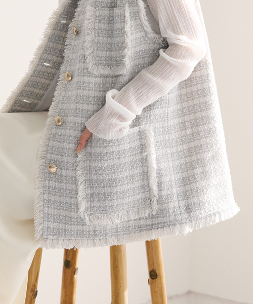 Noble(ノーブル)の「ラメツイードノーカラージレ(ベスト・レディース・ホワイト/ネイビー・FREE)」の5枚目の写真