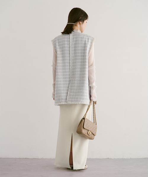 Noble(ノーブル)の「ラメツイードノーカラージレ(ベスト・レディース・ホワイト/ネイビー・FREE)」の7枚目の写真