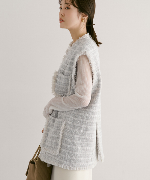 Noble(ノーブル)の「ラメツイードノーカラージレ(ベスト・レディース・ホワイト/ネイビー・FREE)」の9枚目の写真