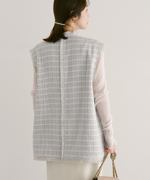 Noble(ノーブル)の「ラメツイードノーカラージレ(ベスト・レディース・ホワイト/ネイビー・FREE)」の10枚目の写真