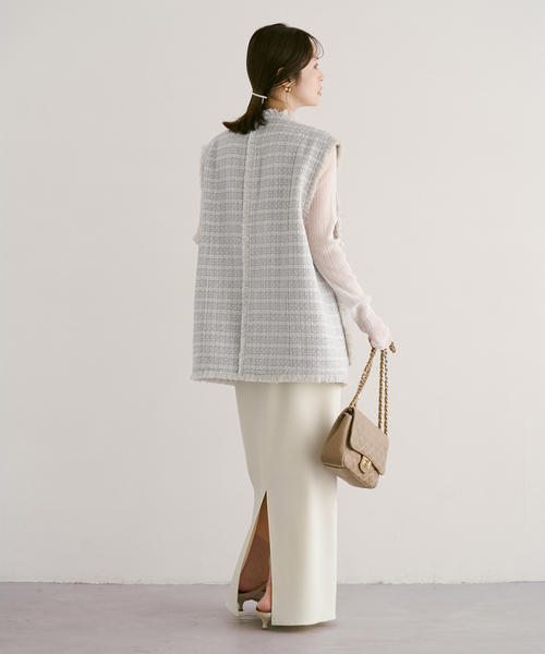 Noble(ノーブル)の「ラメツイードノーカラージレ(ベスト・レディース・ホワイト/ネイビー・FREE)」の13枚目の写真