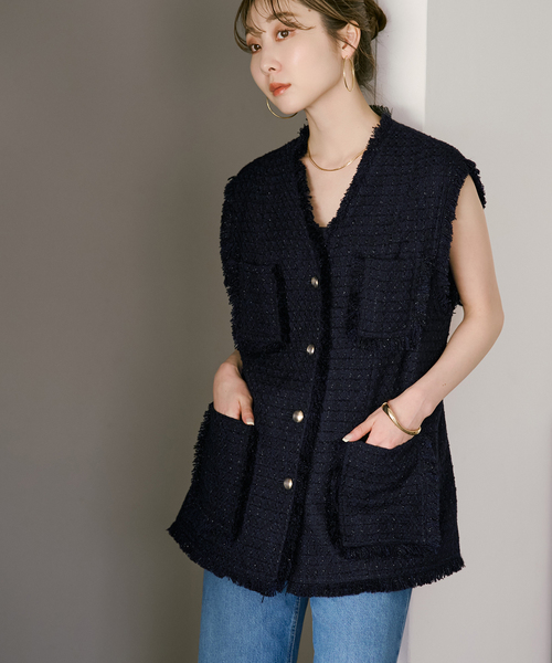 Noble(ノーブル)の「ラメツイードノーカラージレ(ベスト・レディース・ホワイト/ネイビー・FREE)」の14枚目の写真