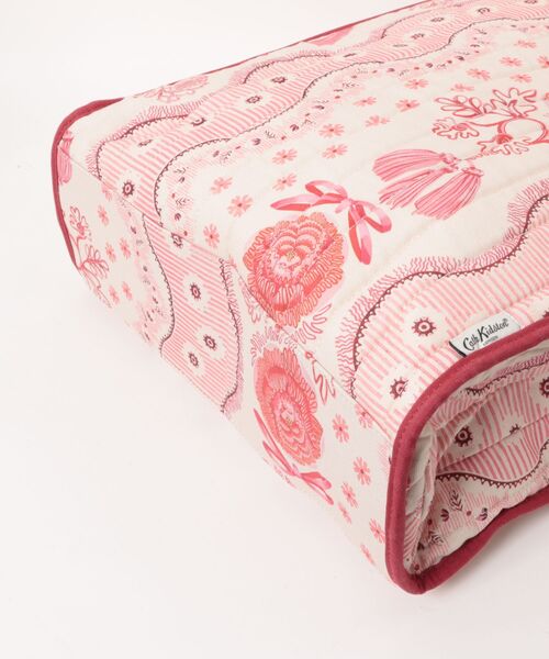 Cath Kidston（キャスキッドソン）の「キルテッド ラージブックバッグ Spitalfields Silk（トートバッグ・レディース・ピンク・FREE）」の7枚目の写真