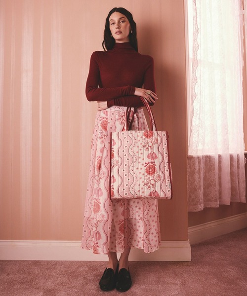 Cath Kidston（キャスキッドソン）の「キルテッド ラージブックバッグ Spitalfields Silk（トートバッグ・レディース・ピンク・FREE）」の2枚目の写真