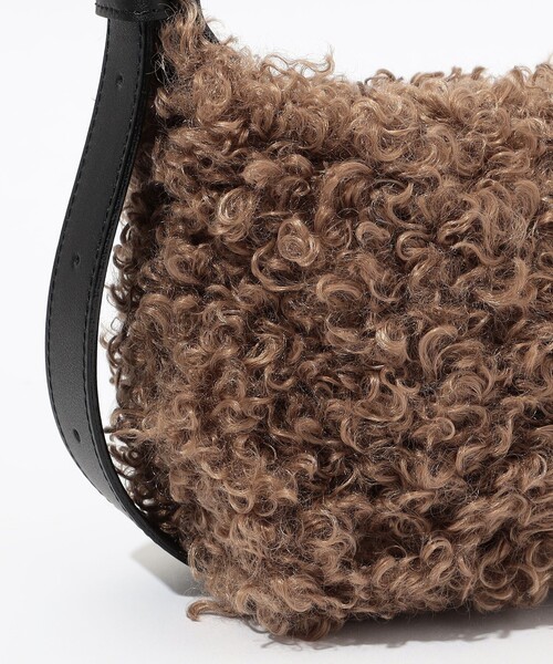 VIOLAd'ORO(ヴィオラドーロ)の「VIOLAd'ORO フェイクファー ショルダーバッグ(ハンドバッグ・レディース・ダークブラウン・FREE)」の2枚目の写真