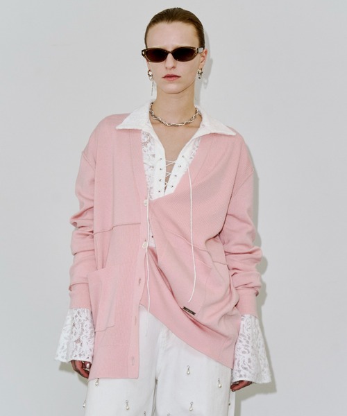 JOSE MOON（ジョゼムーン）の「PLATE VNECK OVER CARDIGAN/プレートブイネックオーバーカーディガン（カーディガン/ボレロ・レディース・ブラック/チャコールグレー/ピンク・38/36）」の3枚目の写真