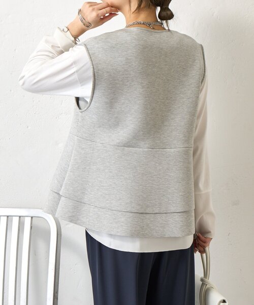 Jena espace merveilleux（ジェナ　エスパスメルヴェイユ）の「ペプラムフリルジレ（ベスト・レディース・ライトグレー/ブラック・FREE）」の3枚目の写真