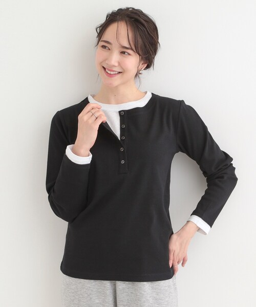 SHOO・LA・RUE（シューラルー）の「【洗濯機可/S-LL】1枚でサマ見え レイヤード風配色 ヘンリーネックロンT（Tシャツ/カットソー・レディース・グレー/オフホワイト/ブラック・01/04/03/02）」の8枚目の写真