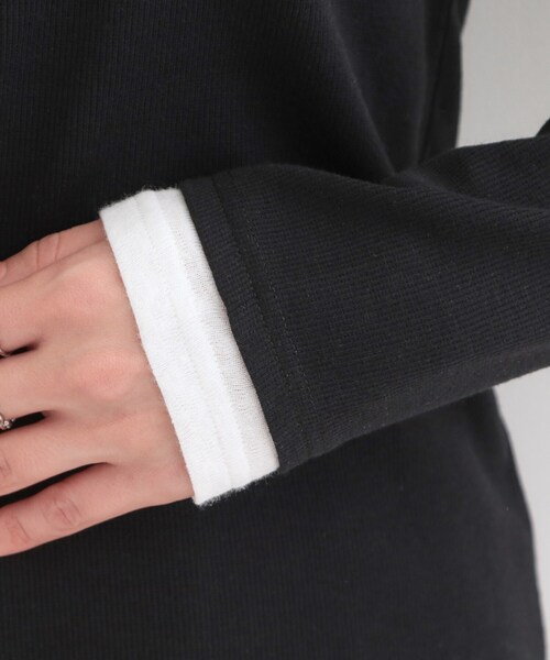 SHOO・LA・RUE（シューラルー）の「【洗濯機可/S-LL】1枚でサマ見え レイヤード風配色 ヘンリーネックロンT（Tシャツ/カットソー・レディース・グレー/オフホワイト/ブラック・01/04/03/02）」の11枚目の写真