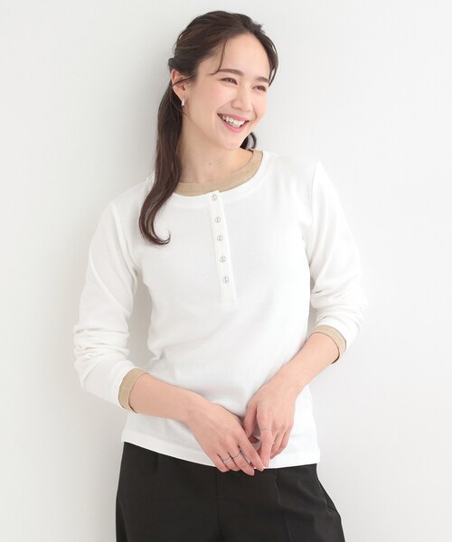 SHOO・LA・RUE（シューラルー）の「【洗濯機可/S-LL】1枚でサマ見え レイヤード風配色 ヘンリーネックロンT（Tシャツ/カットソー・レディース・グレー/オフホワイト/ブラック・01/04/03/02）」の12枚目の写真