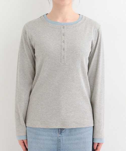 SHOO・LA・RUE（シューラルー）の「【洗濯機可/S-LL】1枚でサマ見え レイヤード風配色 ヘンリーネックロンT（Tシャツ/カットソー・レディース・グレー/オフホワイト/ブラック・01/04/03/02）」の16枚目の写真