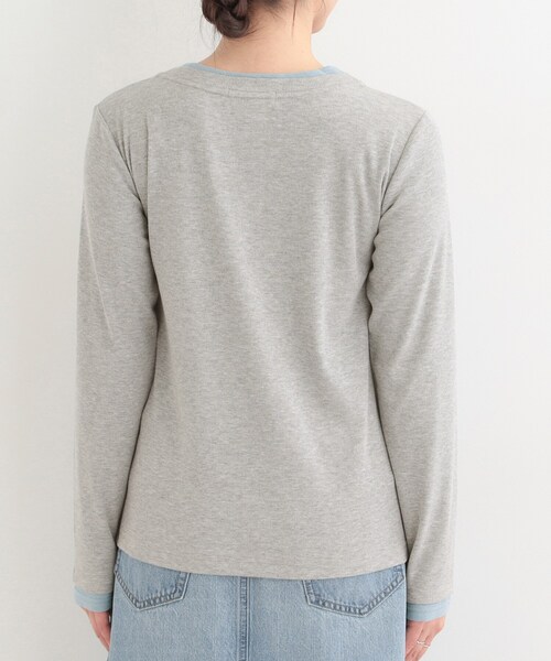 SHOO・LA・RUE（シューラルー）の「【洗濯機可/S-LL】1枚でサマ見え レイヤード風配色 ヘンリーネックロンT（Tシャツ/カットソー・レディース・グレー/オフホワイト/ブラック・01/04/03/02）」の18枚目の写真