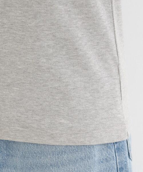 SHOO・LA・RUE（シューラルー）の「【洗濯機可/S-LL】1枚でサマ見え レイヤード風配色 ヘンリーネックロンT（Tシャツ/カットソー・レディース・グレー/オフホワイト/ブラック・01/04/03/02）」の22枚目の写真