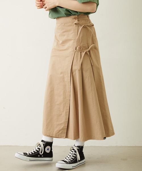 MILKFED.(ミルクフェド)の「CHINO TUCK LONG SKIRT(スカート・レディース・ベージュ/ネイビー/グレー・S/M)」の4枚目の写真