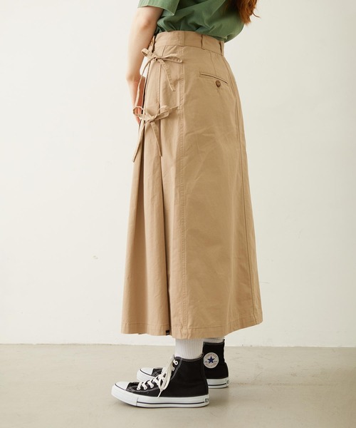 MILKFED.(ミルクフェド)の「CHINO TUCK LONG SKIRT(スカート・レディース・ベージュ/ネイビー/グレー・S/M)」の6枚目の写真