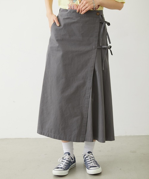 MILKFED.(ミルクフェド)の「CHINO TUCK LONG SKIRT(スカート・レディース・ベージュ/ネイビー/グレー・S/M)」の8枚目の写真
