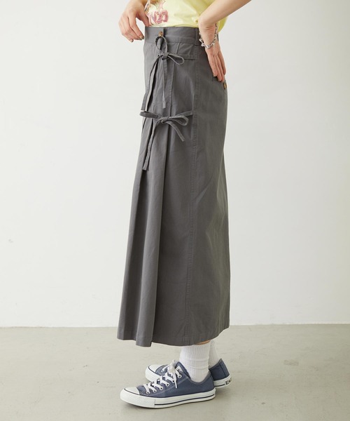 MILKFED.(ミルクフェド)の「CHINO TUCK LONG SKIRT(スカート・レディース・ベージュ/ネイビー/グレー・S/M)」の10枚目の写真