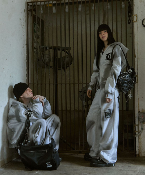 PIMADAZIWIN（ピマダジウィン）の「Smoke Curved Pants_[White Melange]（スウェットパンツ・レディース・ライトグレー・MEDIUM/LARGE/X-LARGE）」の3枚目の写真