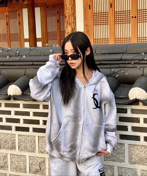 PIMADAZIWIN（ピマダジウィン）の「Smoke Curved Pants_[White Melange]（スウェットパンツ・レディース・ライトグレー・MEDIUM/LARGE/X-LARGE）」の6枚目の写真