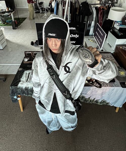 PIMADAZIWIN（ピマダジウィン）の「Smoke Curved Pants_[White Melange]（スウェットパンツ・レディース・ライトグレー・MEDIUM/LARGE/X-LARGE）」の7枚目の写真