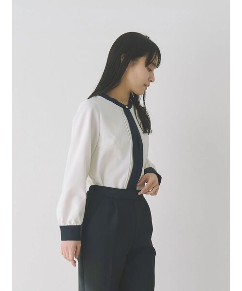 TONAL（トーナル）の「バイカラーピンタック2WAYブラウス（シャツ/ブラウス・レディース・ネイビー/ブルー/オフホワイト・MEDIUM）」の5枚目の写真
