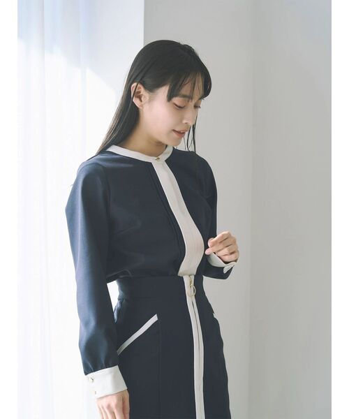 TONAL（トーナル）の「バイカラーピンタック2WAYブラウス（シャツ/ブラウス・レディース・ネイビー/ブルー/オフホワイト・MEDIUM）」の6枚目の写真