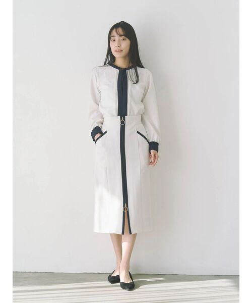 TONAL（トーナル）の「バイカラーピンタック2WAYブラウス（シャツ/ブラウス・レディース・ネイビー/ブルー/オフホワイト・MEDIUM）」の7枚目の写真