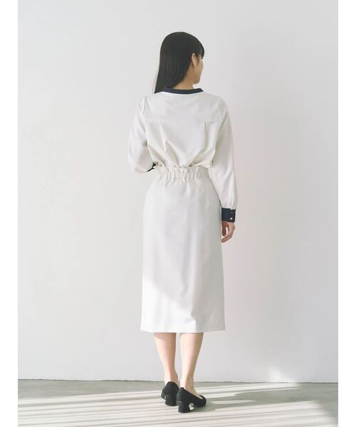 TONAL（トーナル）の「バイカラーピンタック2WAYブラウス（シャツ/ブラウス・レディース・ネイビー/ブルー/オフホワイト・MEDIUM）」の8枚目の写真